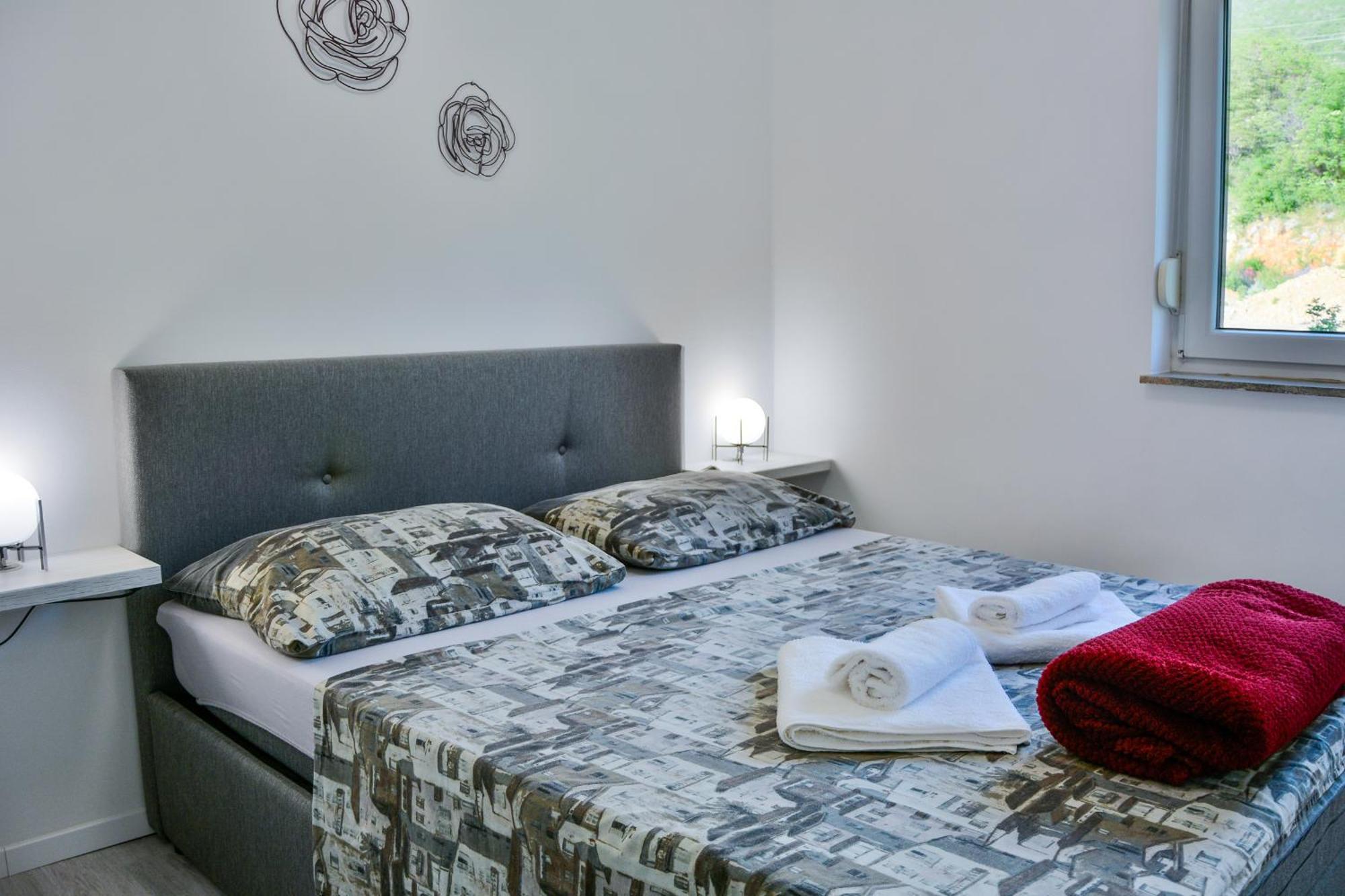 Sea View Apartment *