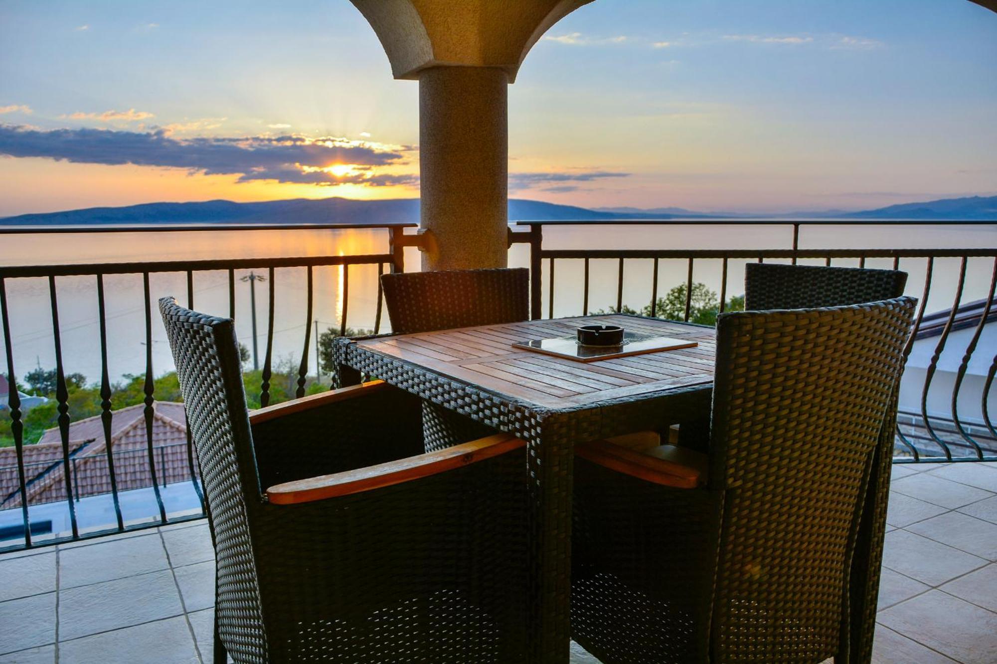 Sea View Apartment *